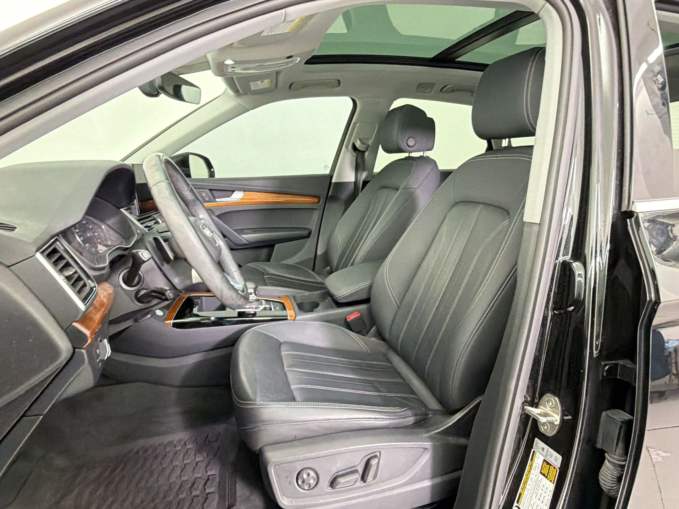 Certified 2023 Audi Q5 2.0T Premium w/ Convenience Package AWD/4WD image 5