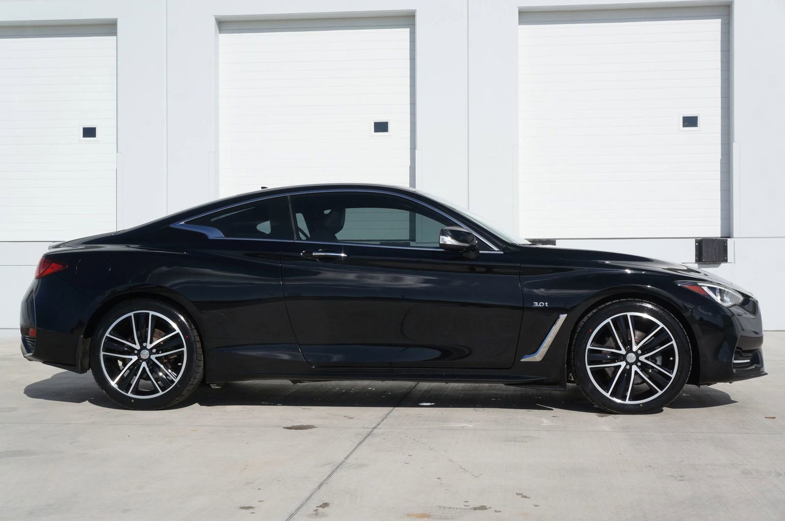 Used 2018 INFINITI Q60 3.0t Luxe w/ Sensory Package 3.0T Luxe AWD/4WD image 16