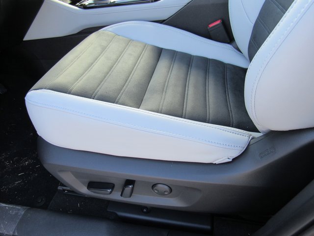 New 2025 Mitsubishi Outlander SE image 14