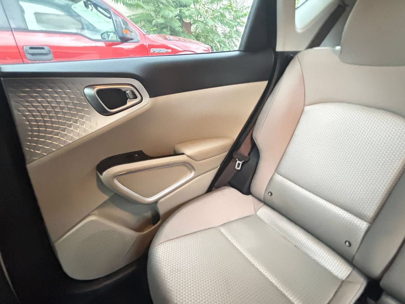Used 2025 Kia Soul LX w/ LX Technology Package FWD image 35