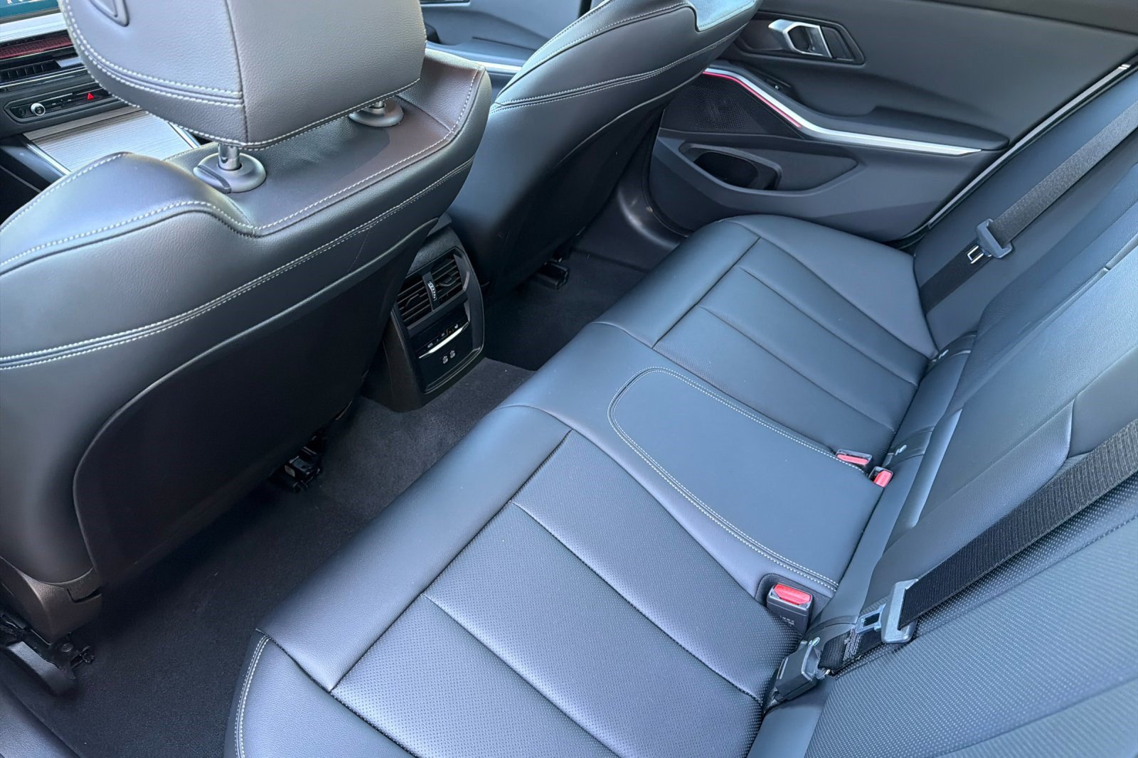 Used 2025 BMW 330i Sedan RWD image 15