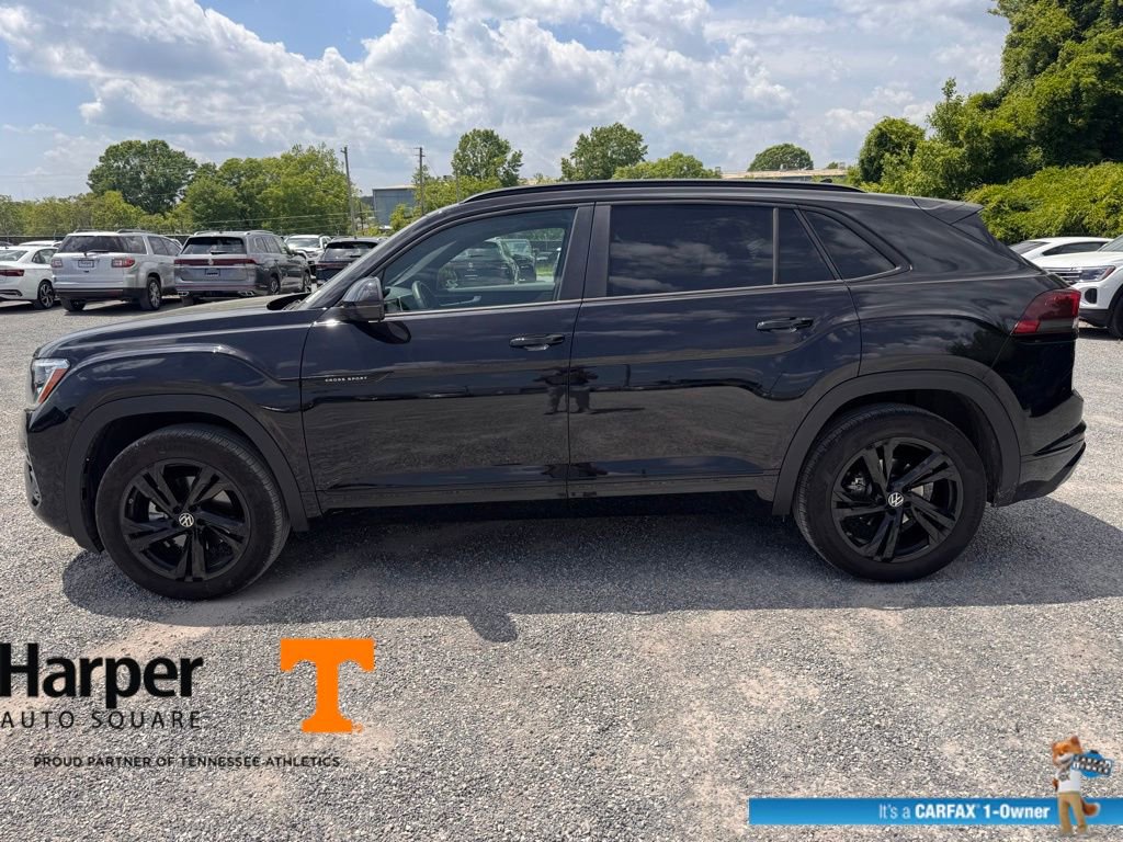 Used 2025 Volkswagen Atlas Cross Sport SEL R-Line AWD/4WD image 2
