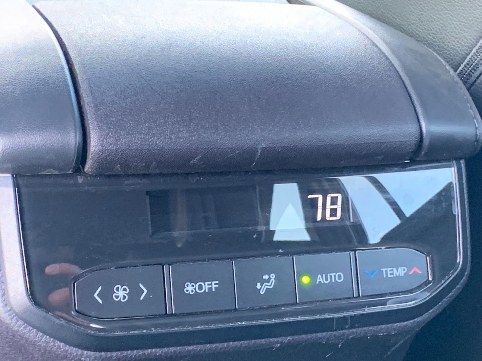 Used 2025 Toyota Highlander XSE AWD/4WD image 24