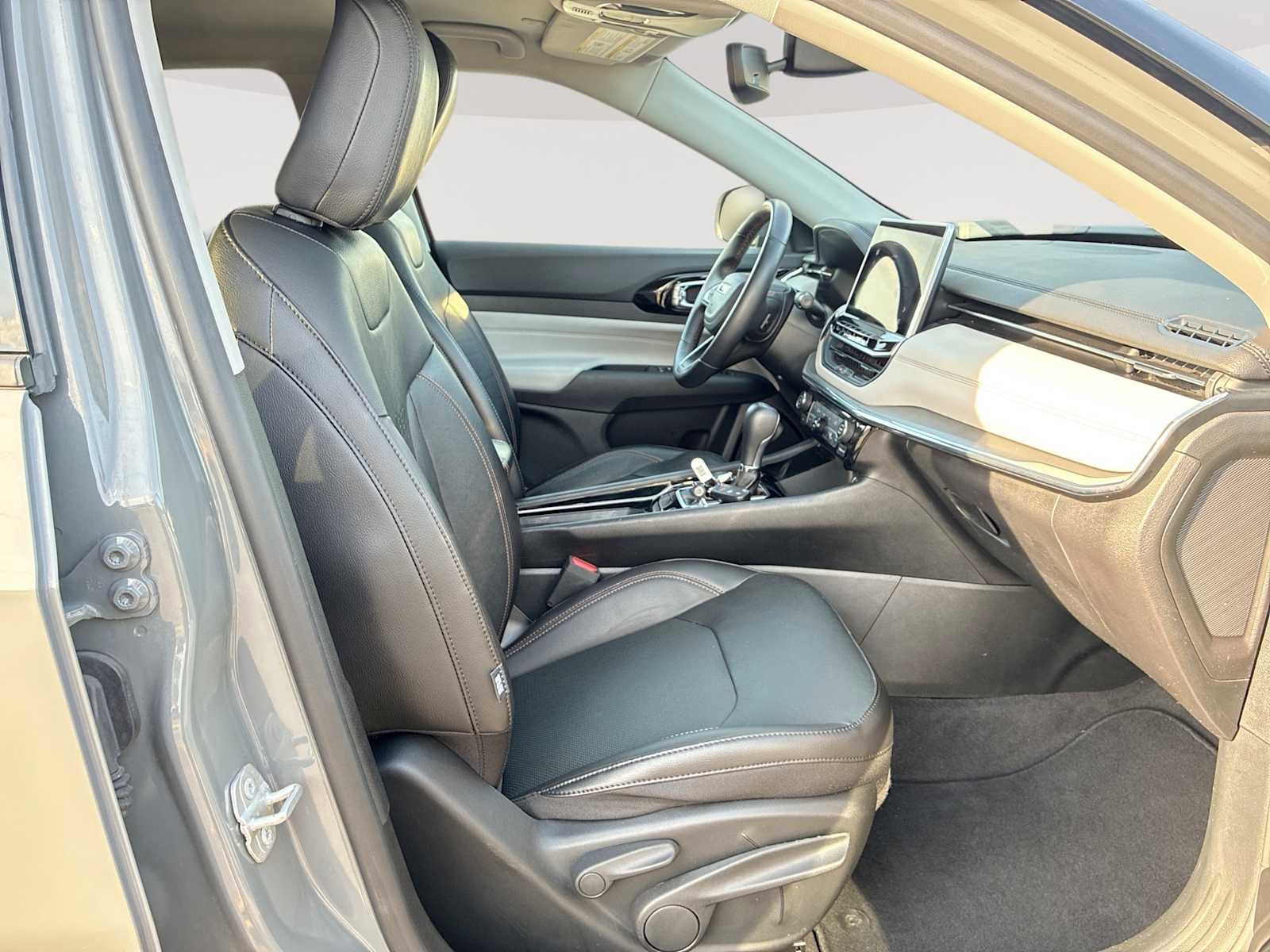 Used 2022 Jeep Compass Limited image 27