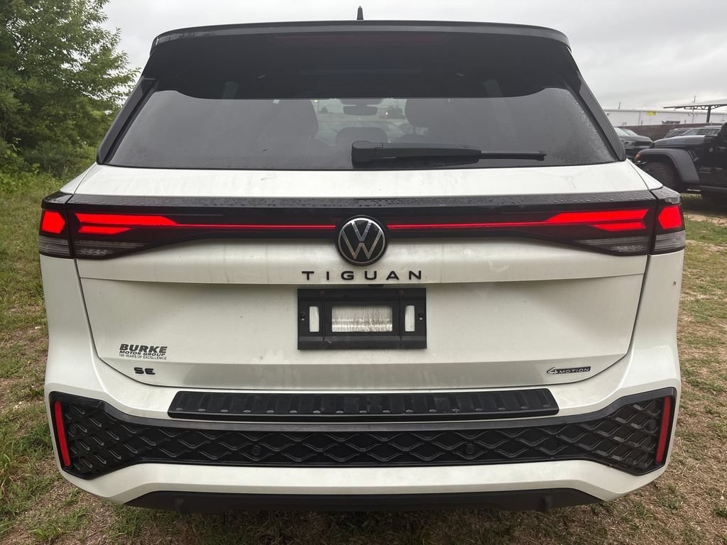 Used 2025 Volkswagen Tiguan SE R-Line AWD/4WD image 13