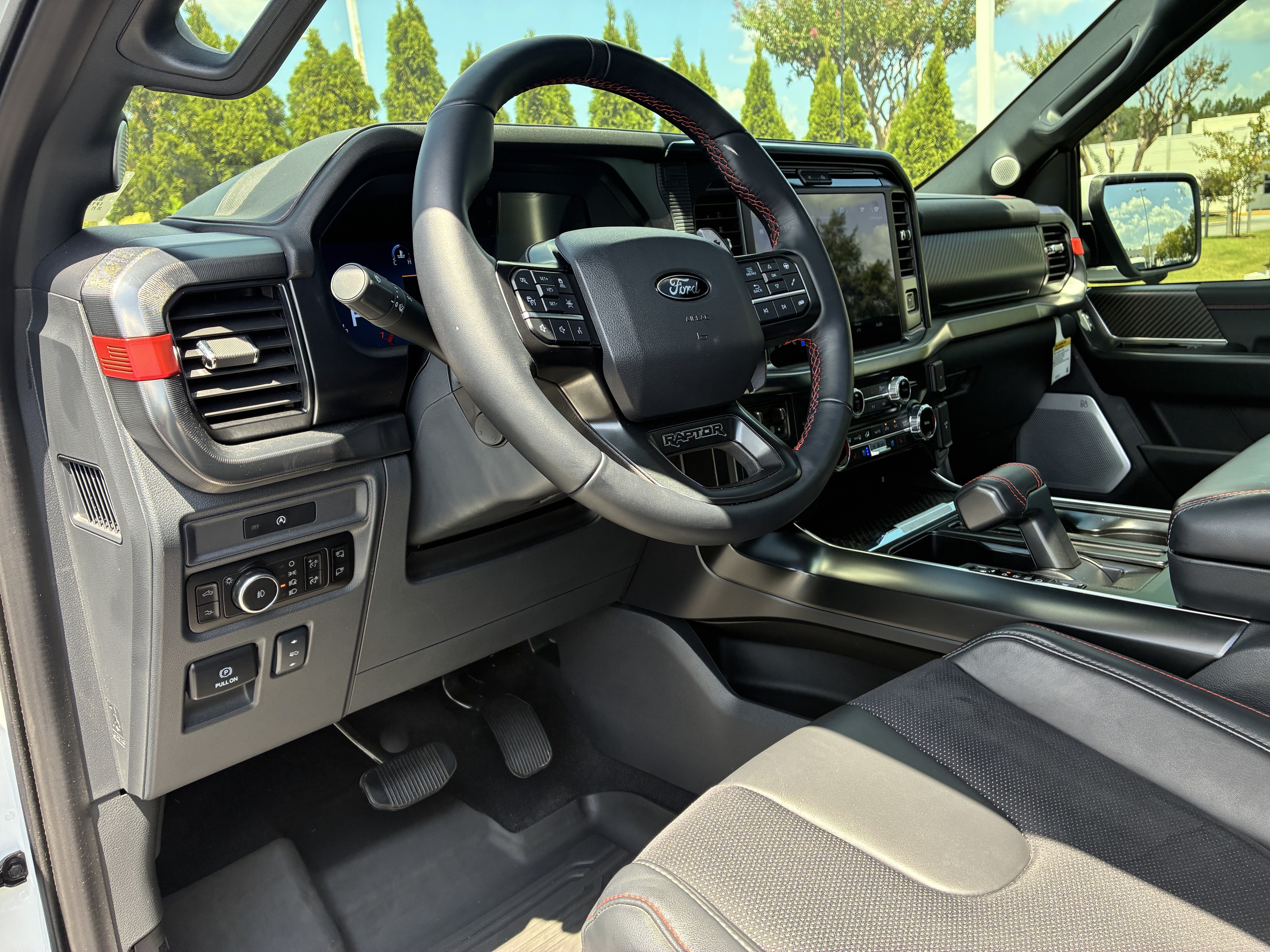 Used 2025 Ford F150 Raptor AWD/4WD image 23
