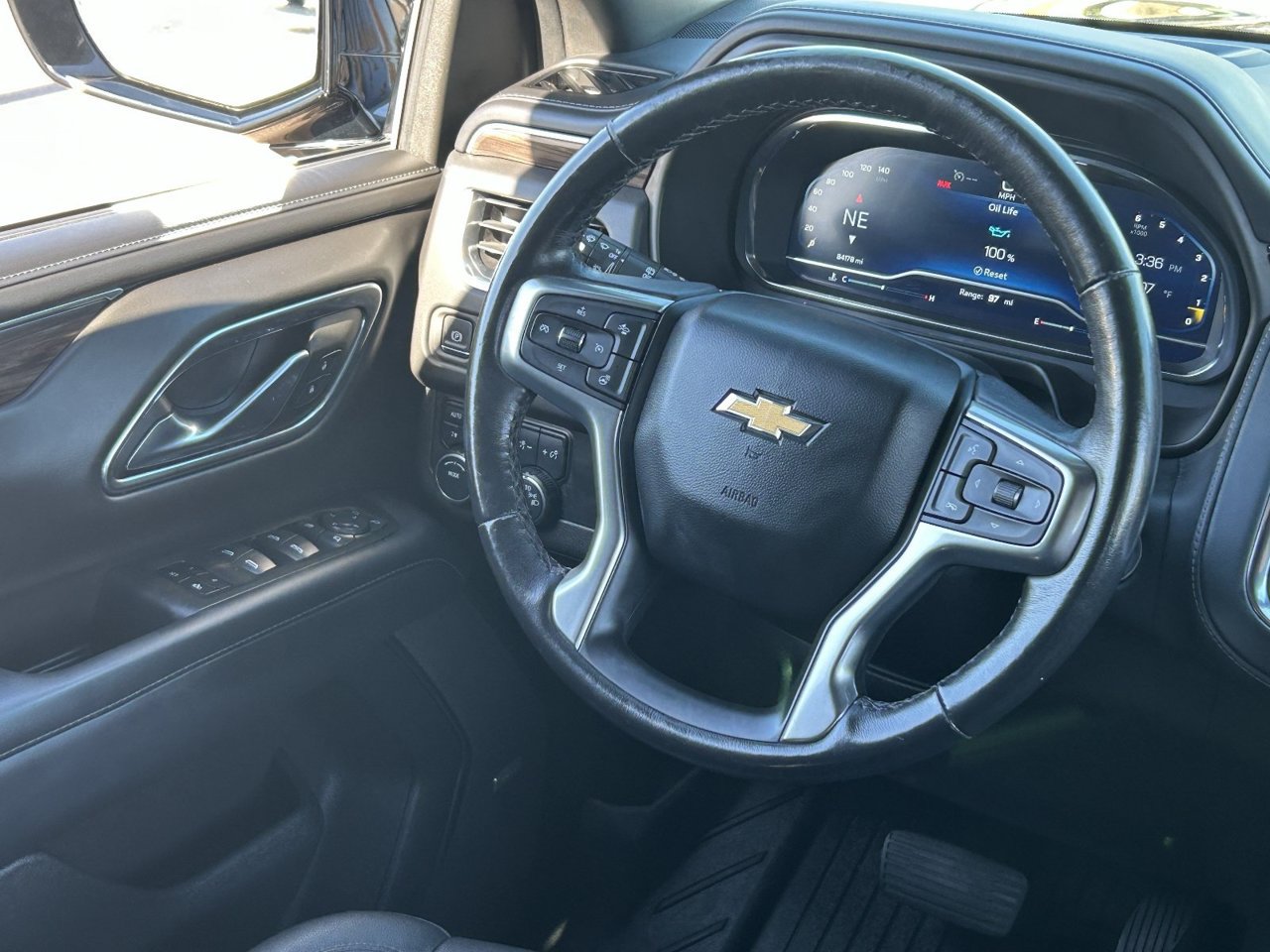 Used 2022 Chevrolet Tahoe LT w/ Luxury Package AWD/4WD image 18