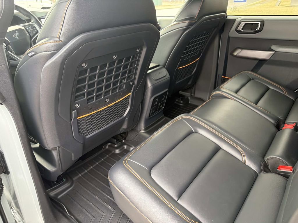 Used 2023 Ford Bronco Badlands image 16