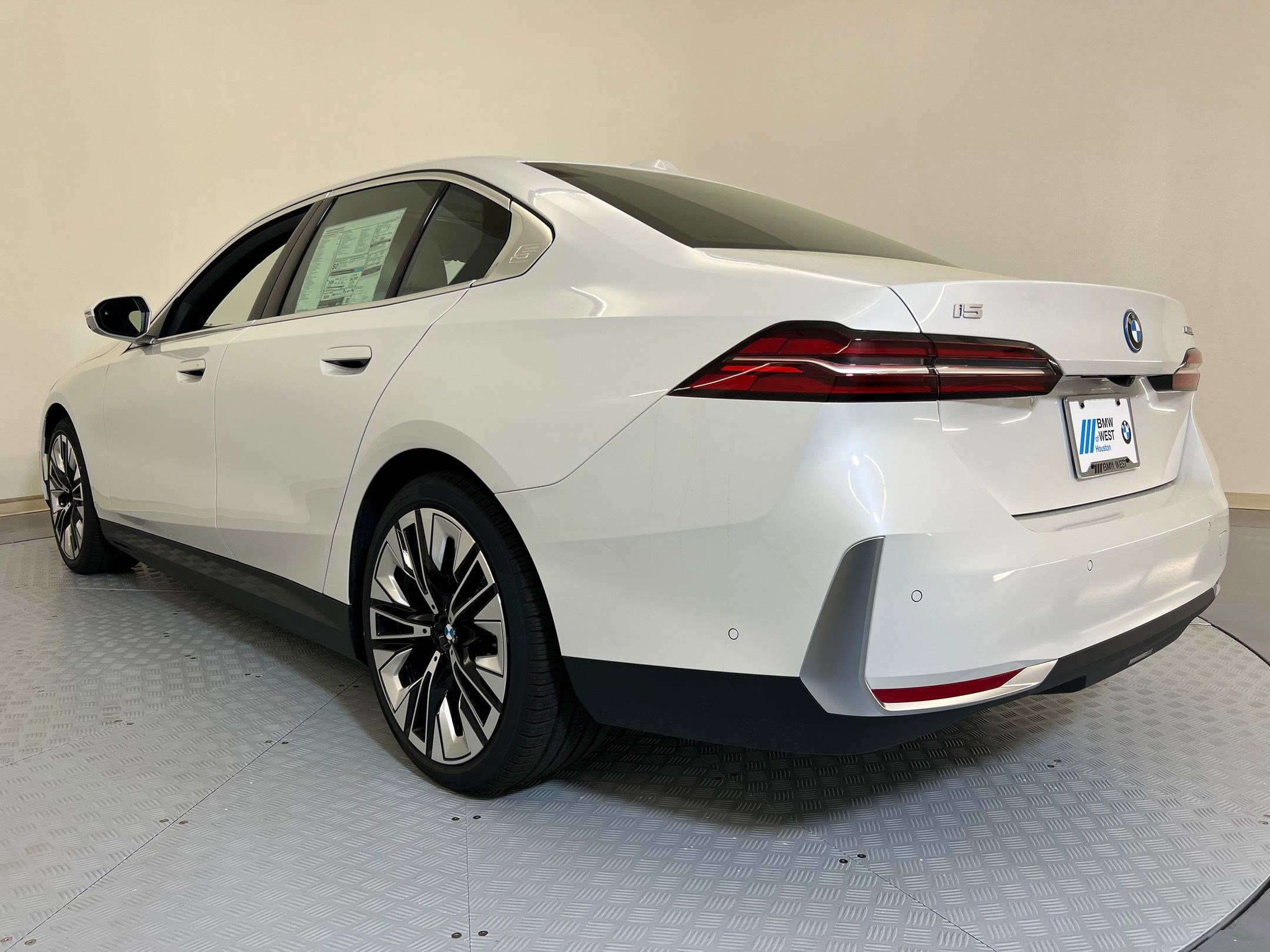 New 2026 BMW i5 eDrive40 RWD image 2