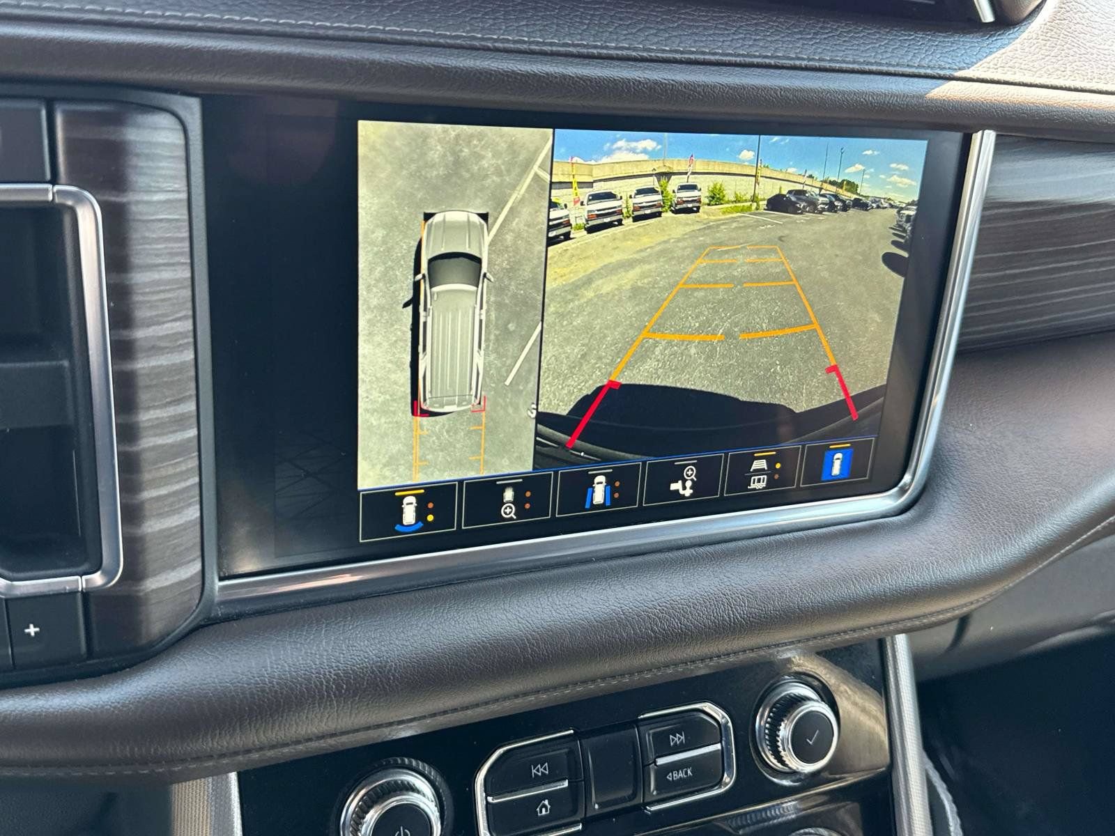 Used 2022 GMC Yukon Denali AWD/4WD image 23