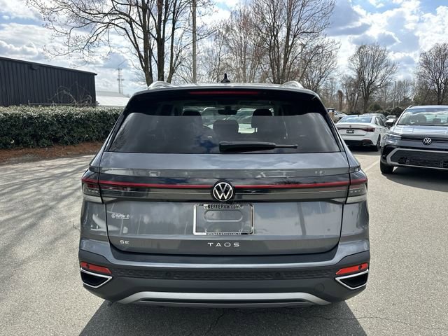 New 2026 Volkswagen Taos SE image 4