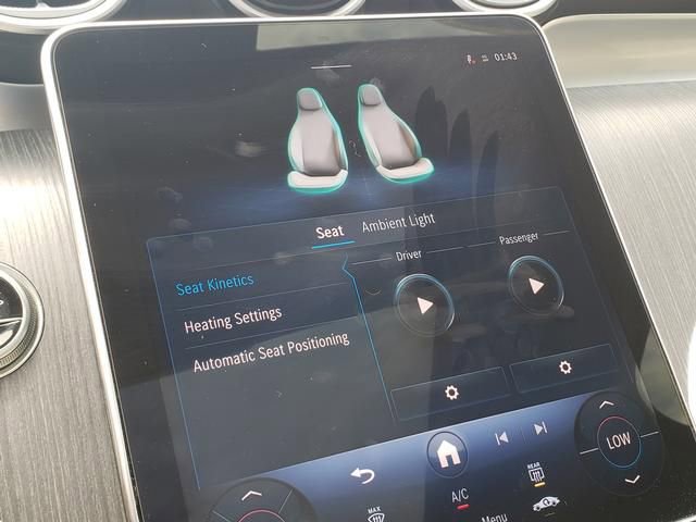 Used 2025 Mercedes-Benz GLC 300 4MATIC image 30