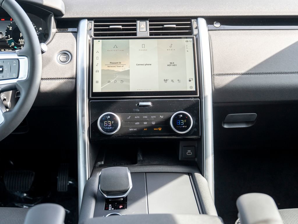 New 2025 Land Rover Discovery S image 19