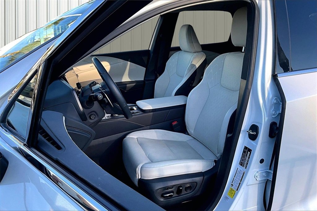 Used 2024 Lexus RX 450h AWD w/ Luxury Package image 15