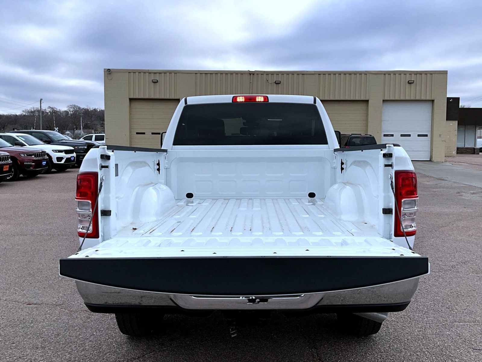 Certified 2024 RAM 3500 Tradesman w/ Chrome Appearance Group AWD/4WD image 9
