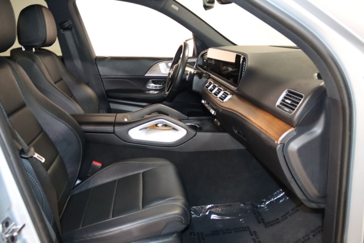 Used 2025 Mercedes-Benz GLE 350 4MATIC w/ Winter Package image 65