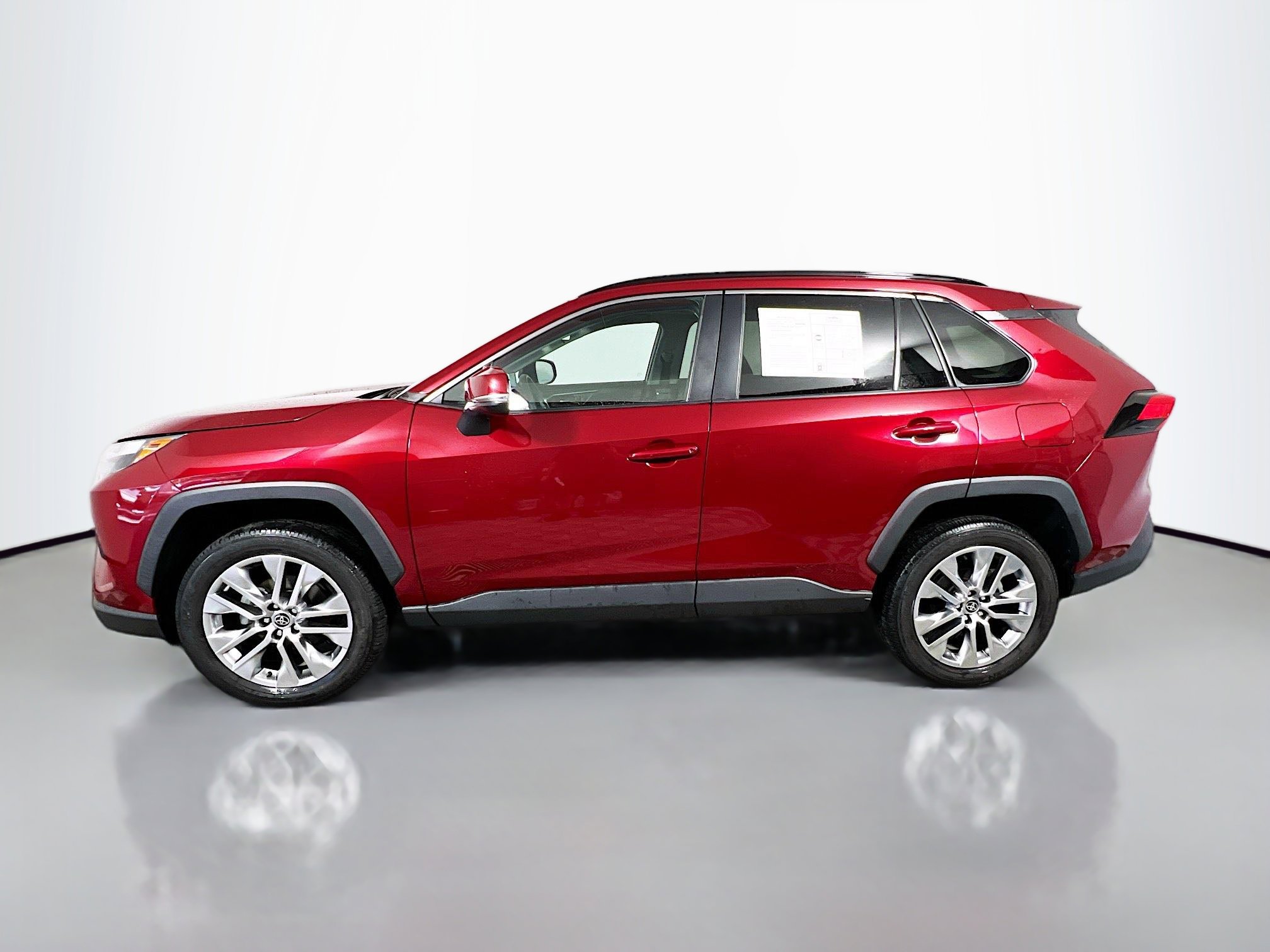 Used 2023 Toyota RAV4 XLE Premium image 9