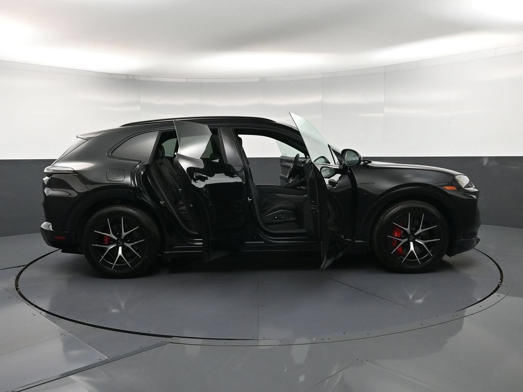 New 2026 Porsche Cayenne Turbo AWD/4WD image 37