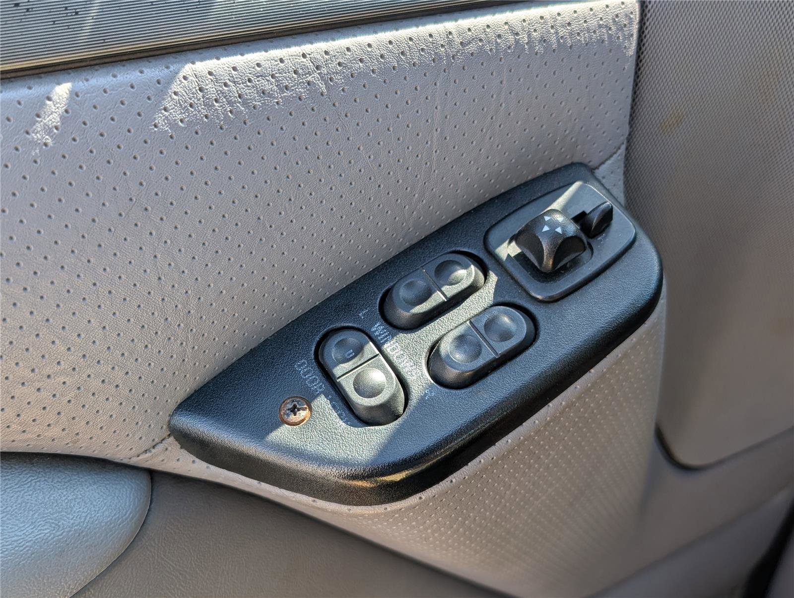 Used 1994 Ford Bronco XLT image 17