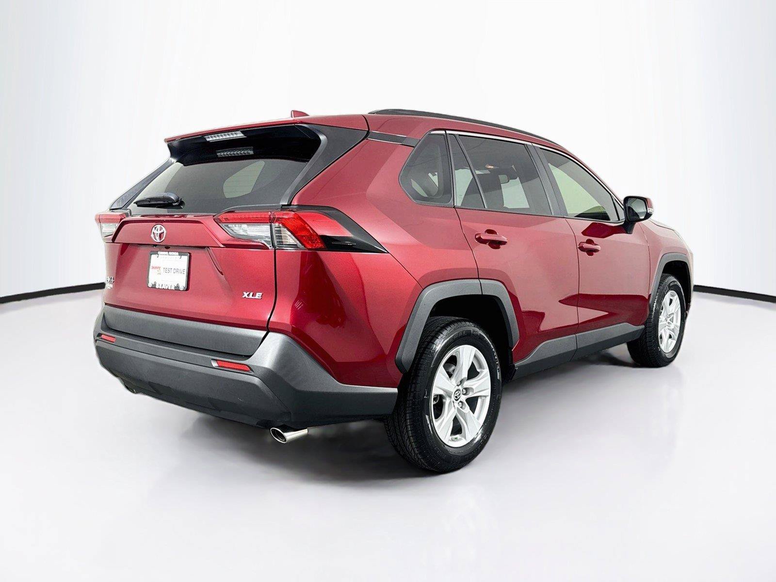 Used 2019 Toyota RAV4 XLE FWD image 2