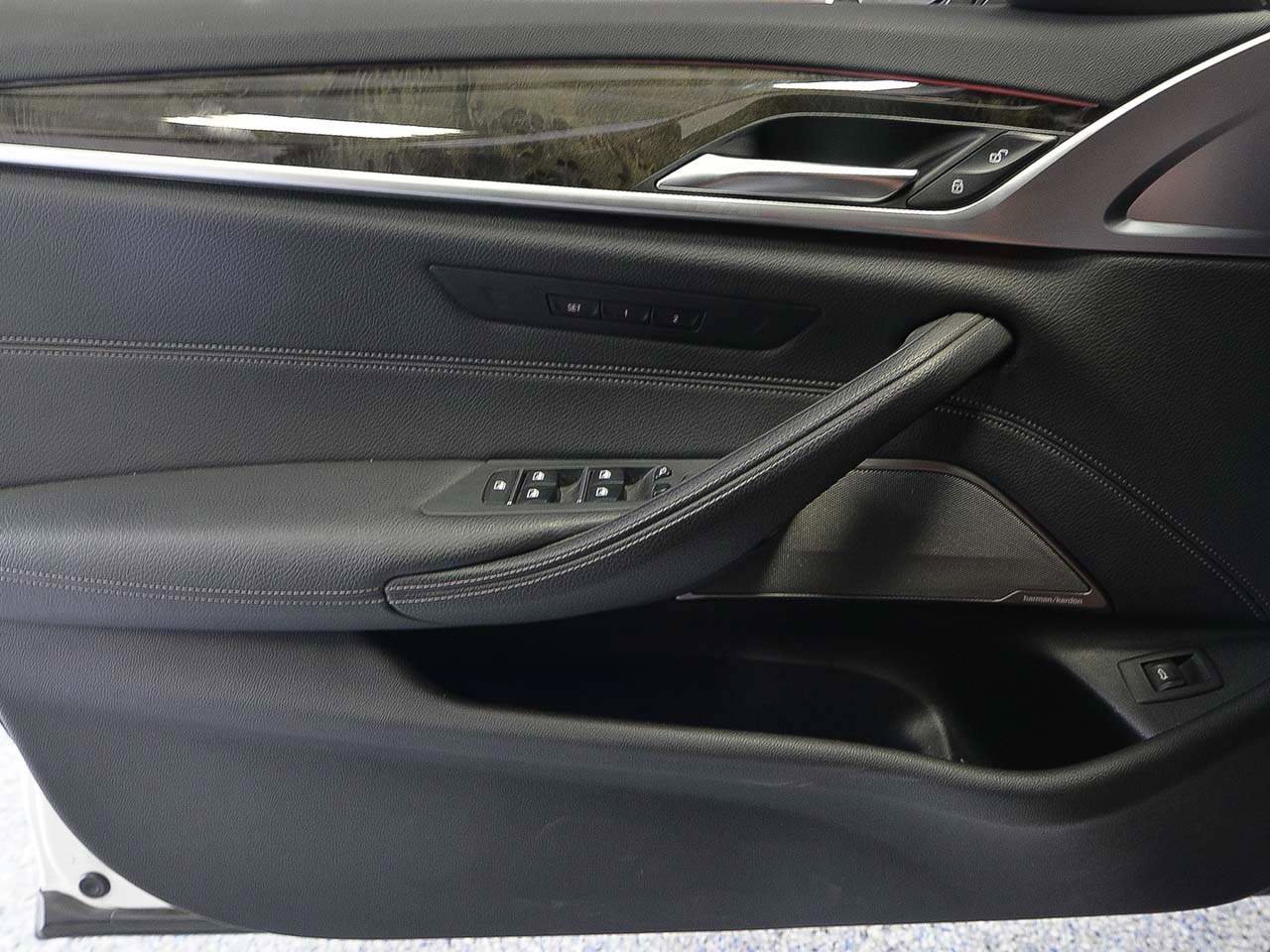 Used 2021 BMW 530i w/ Premium Package RWD image 6