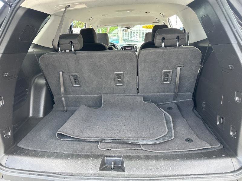 Used 2020 Chevrolet Traverse LT image 19