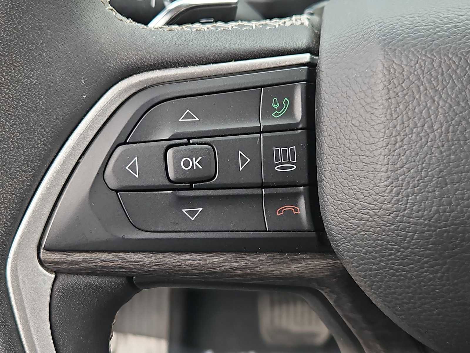 Used 2023 Jeep Grand Cherokee Limited AWD/4WD image 23