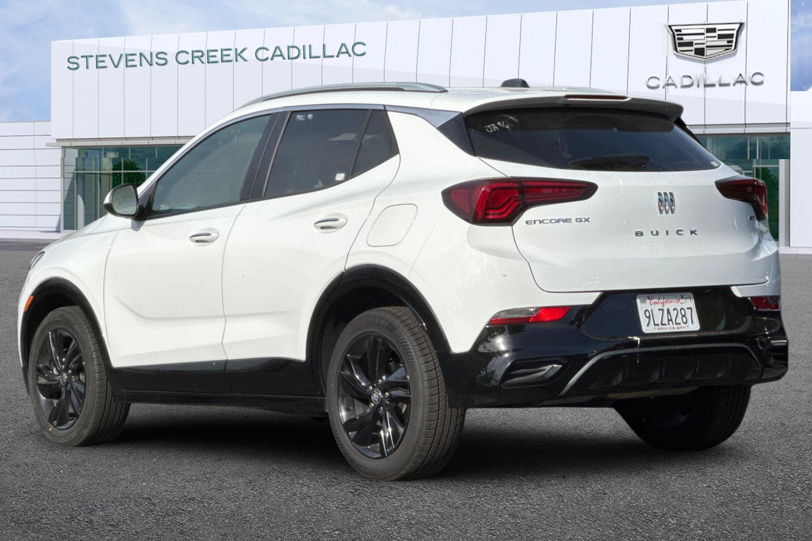 Used 2024 Buick Encore GX Sport Touring FWD image 5