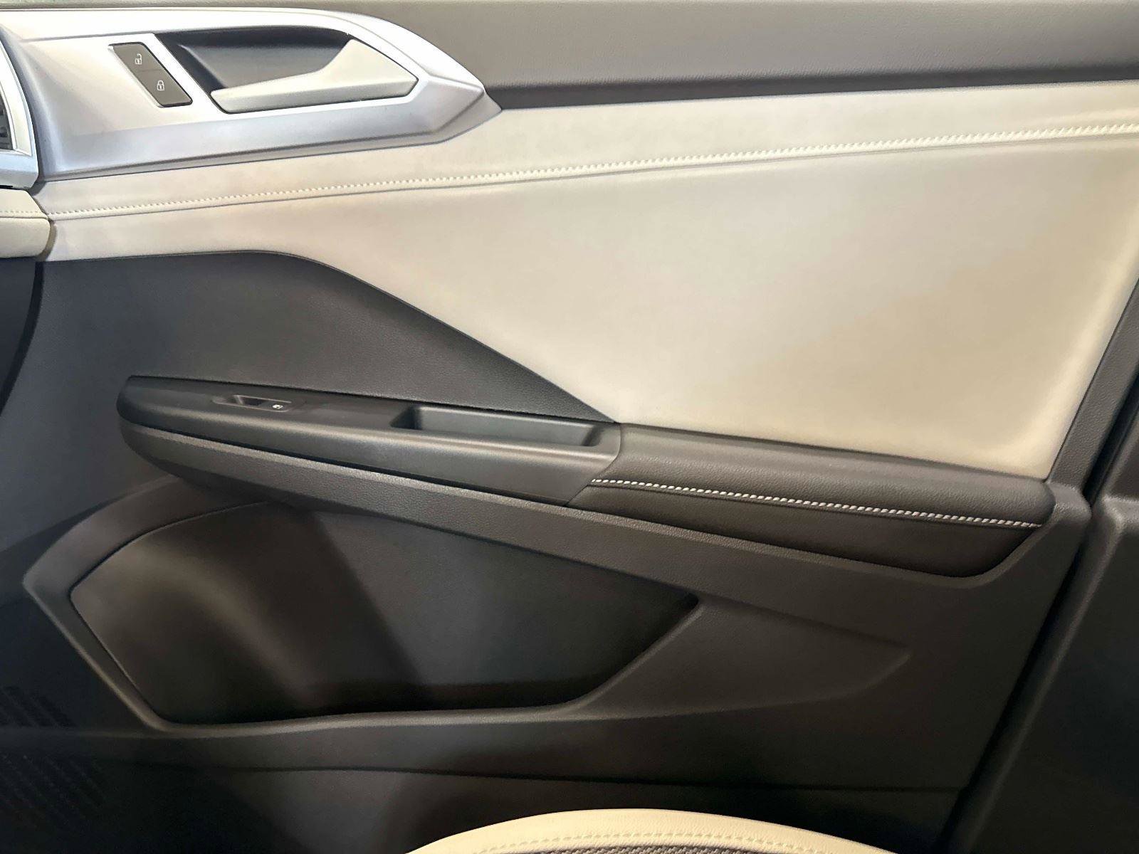 New 2026 Volkswagen Taos SE image 23