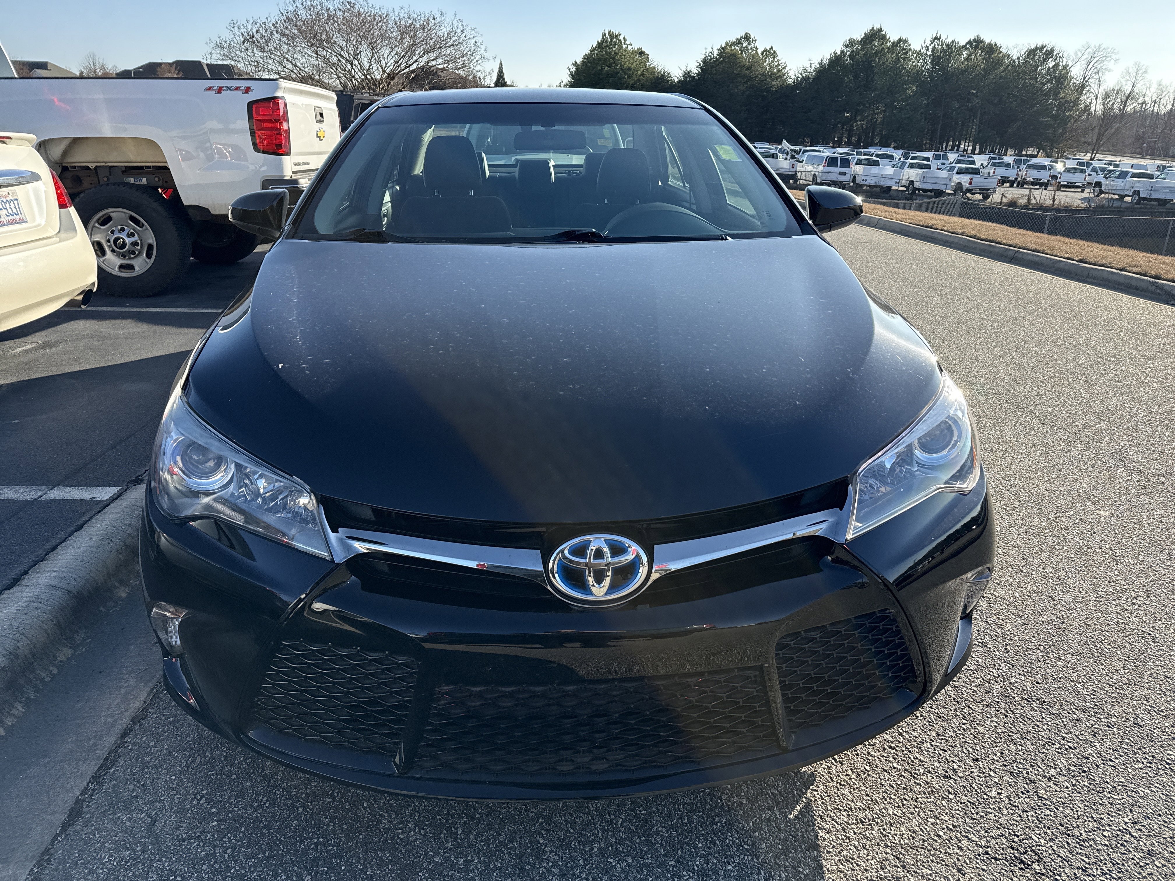 Used 2017 Toyota Camry SE image 2