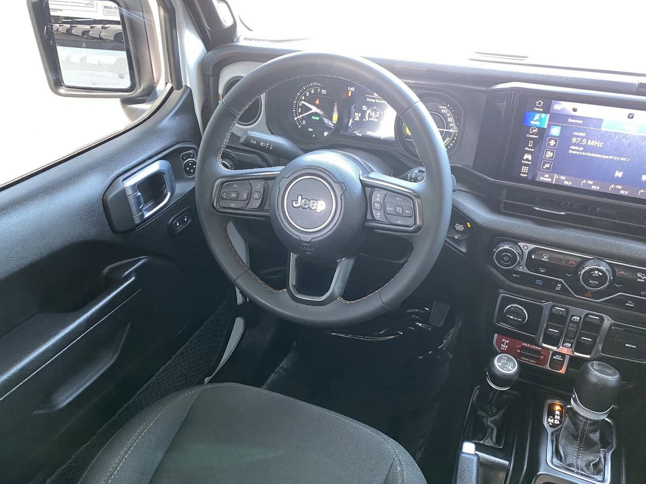 Used 2024 Jeep Wrangler Unlimited AWD/4WD image 18
