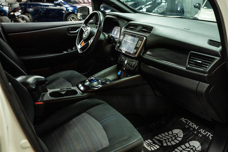 Used 2020 Nissan Leaf SV w/ SV Technology Package image 12