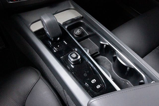 Certified 2025 Volvo XC60 B5 Plus AWD/4WD image 12