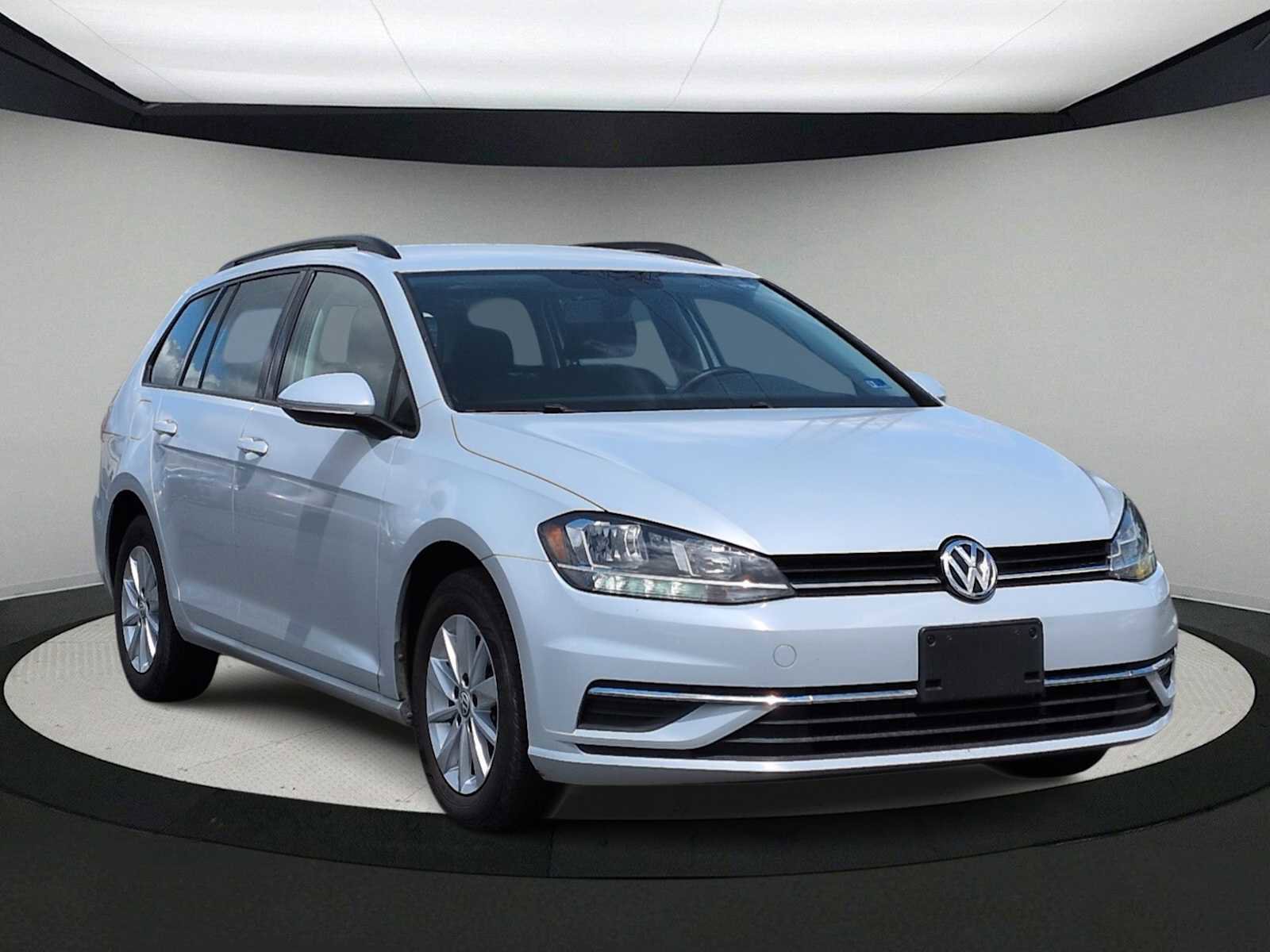 Used 2018 Volkswagen Golf S FWD image 2