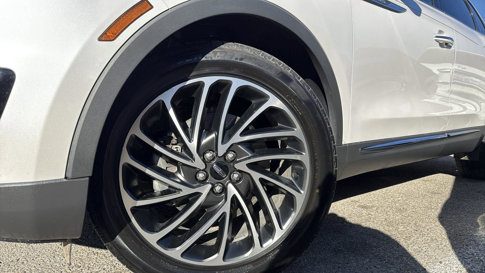 Used 2019 Lincoln Nautilus Reserve image 9