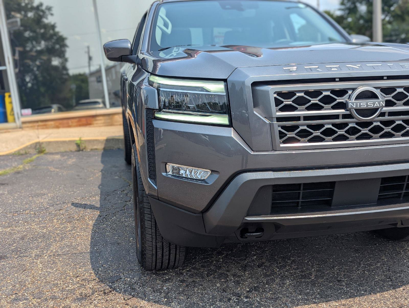 Used 2024 Nissan Frontier SL w/ Technology Package AWD/4WD image 17
