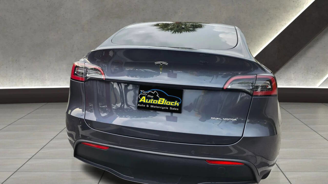Used 2022 Tesla Model Y Long Range image 30