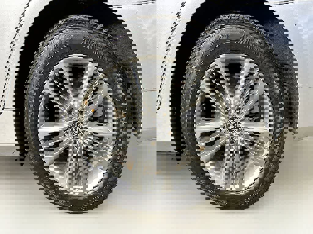 Used 2017 Toyota Camry SE image 8