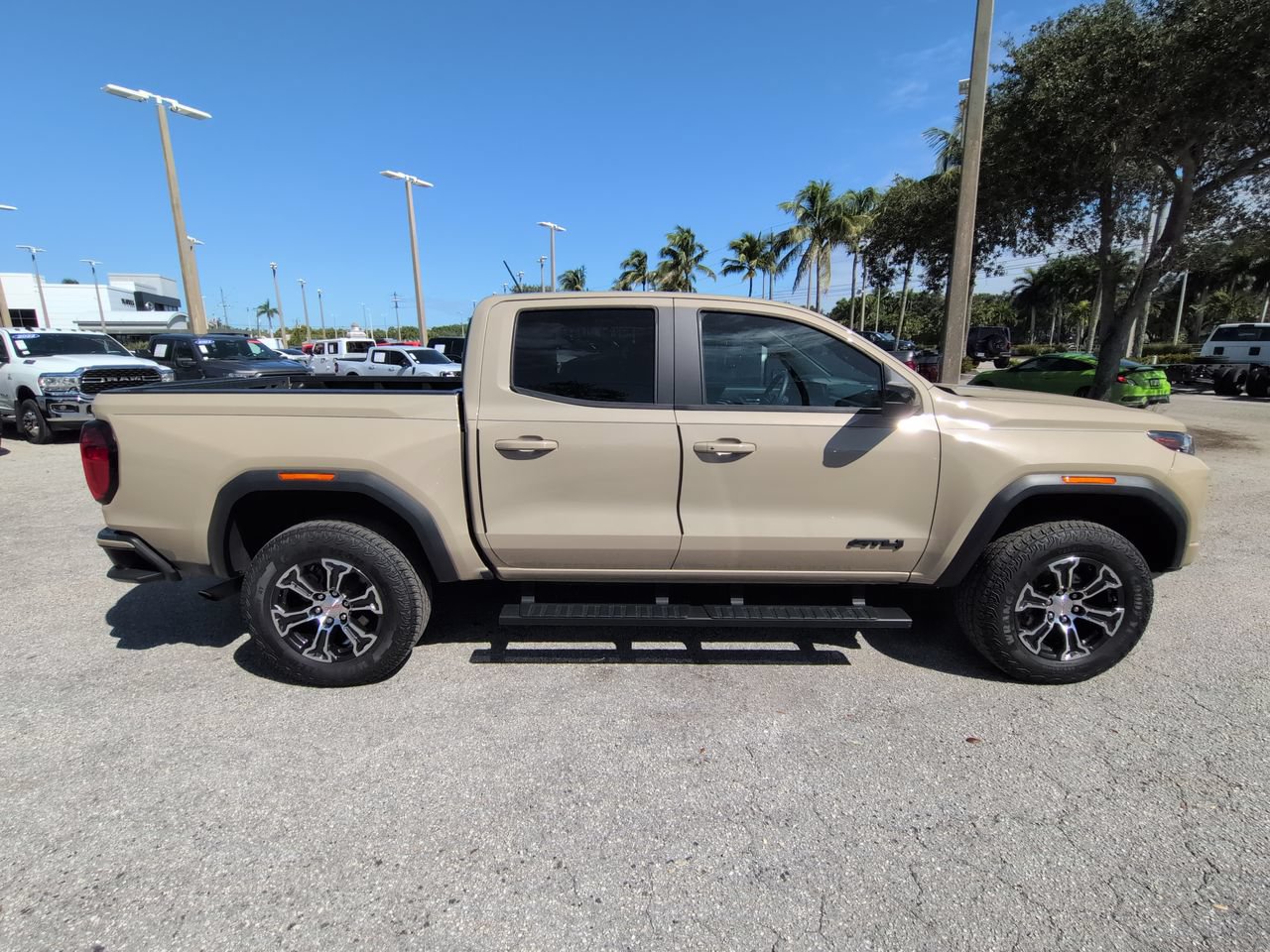 Used 2024 GMC Canyon AT4 AWD/4WD image 4