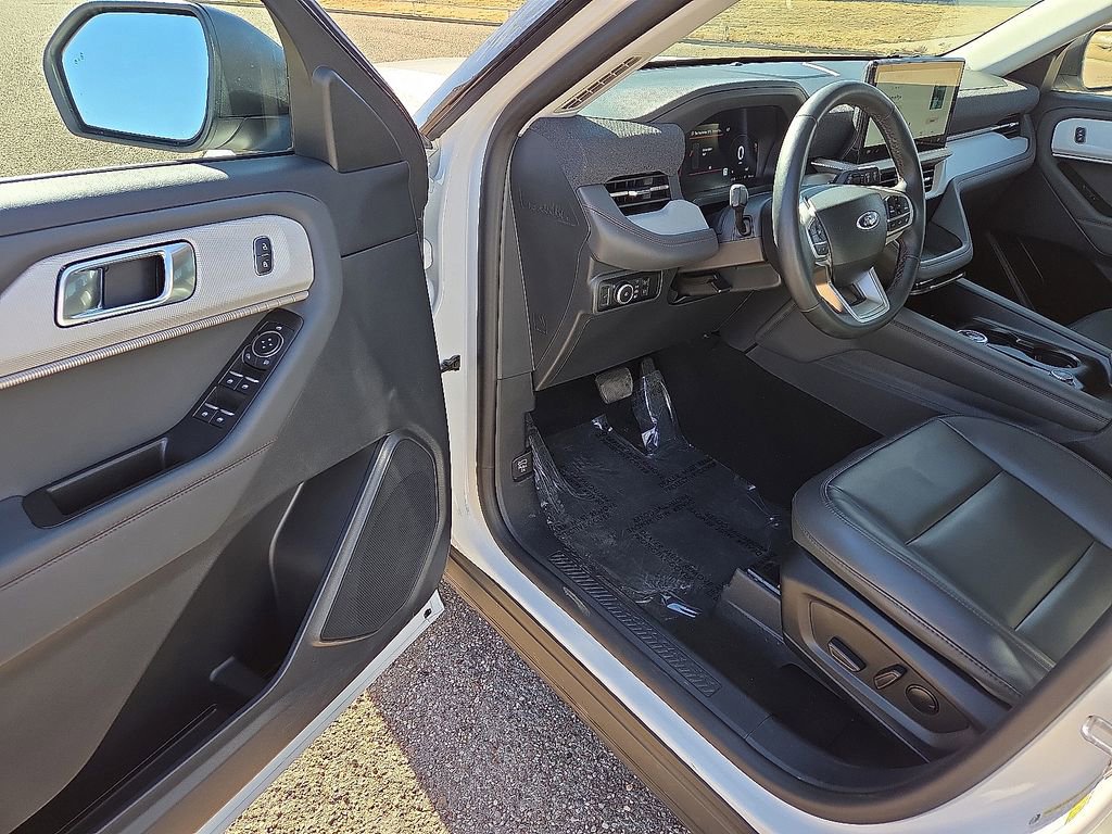 Used 2025 Ford Explorer Active w/ Active Comfort Package image 21