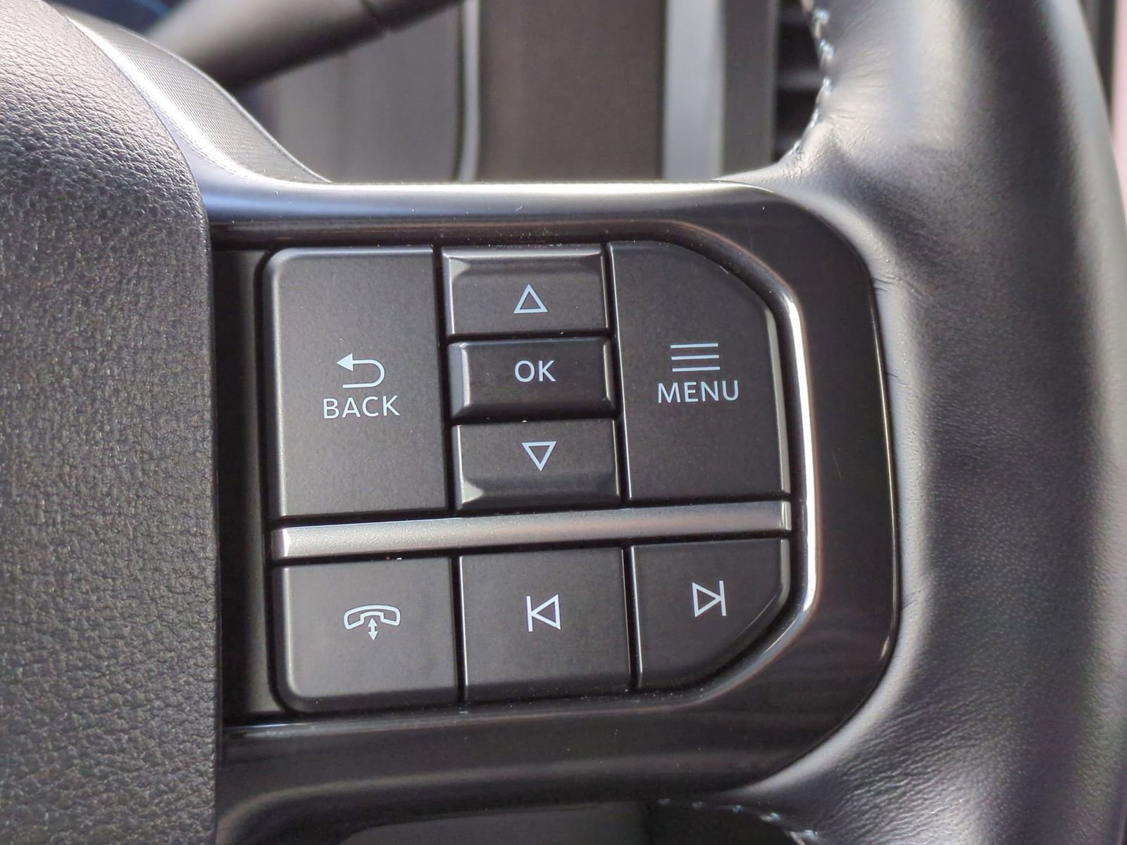 Used 2025 Ford F350 Platinum w/ FX4 Off-Road Package image 32