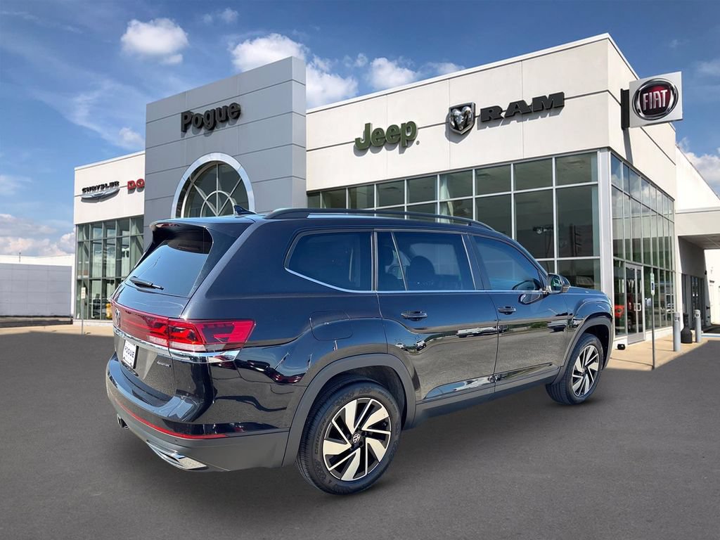 Used 2025 Volkswagen Atlas SE AWD/4WD image 2