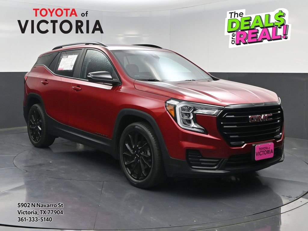 Used 2024 GMC Terrain SLE w/ Driver Convenience Package image 1