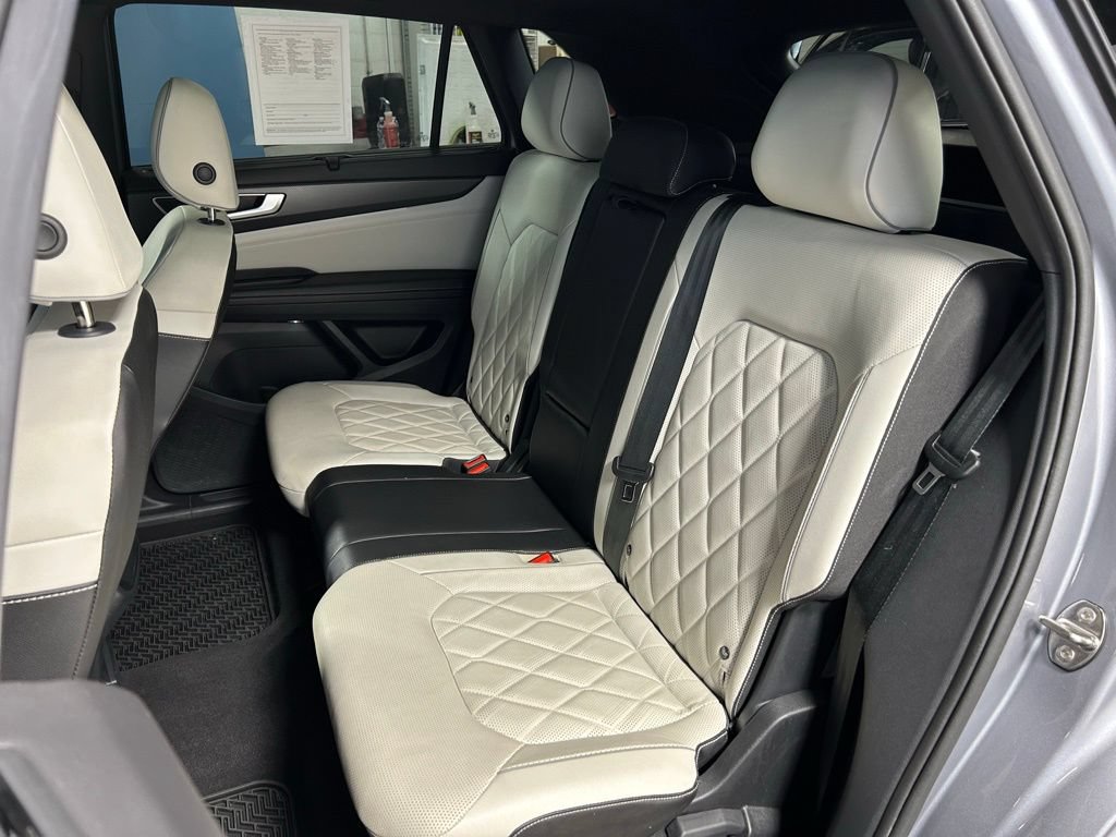Used 2024 Volkswagen Atlas Cross Sport SEL Premium R-Line AWD/4WD image 35