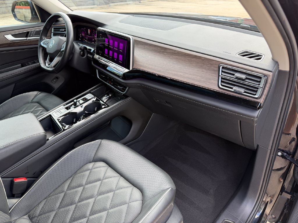 Certified 2024 Volkswagen Atlas SEL Premium R-Line AWD/4WD image 23