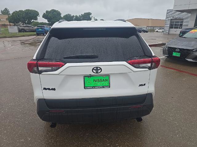 Used 2025 Toyota RAV4 XLE w/ Convenience Package image 4