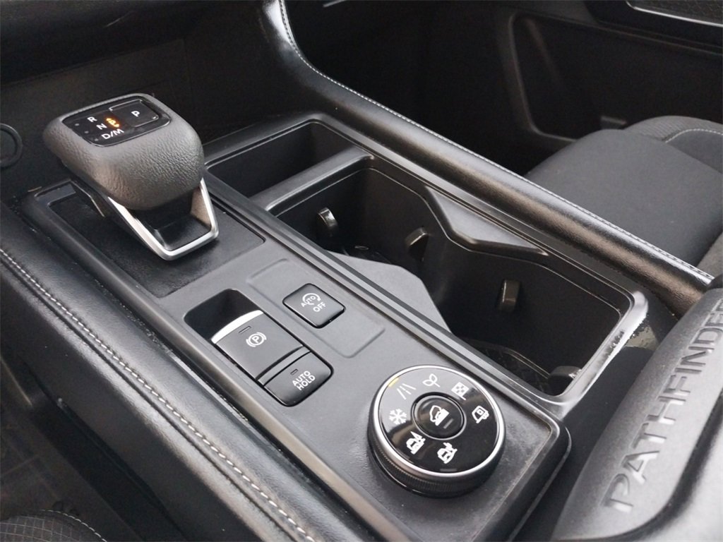 Used 2024 Nissan Pathfinder S image 19