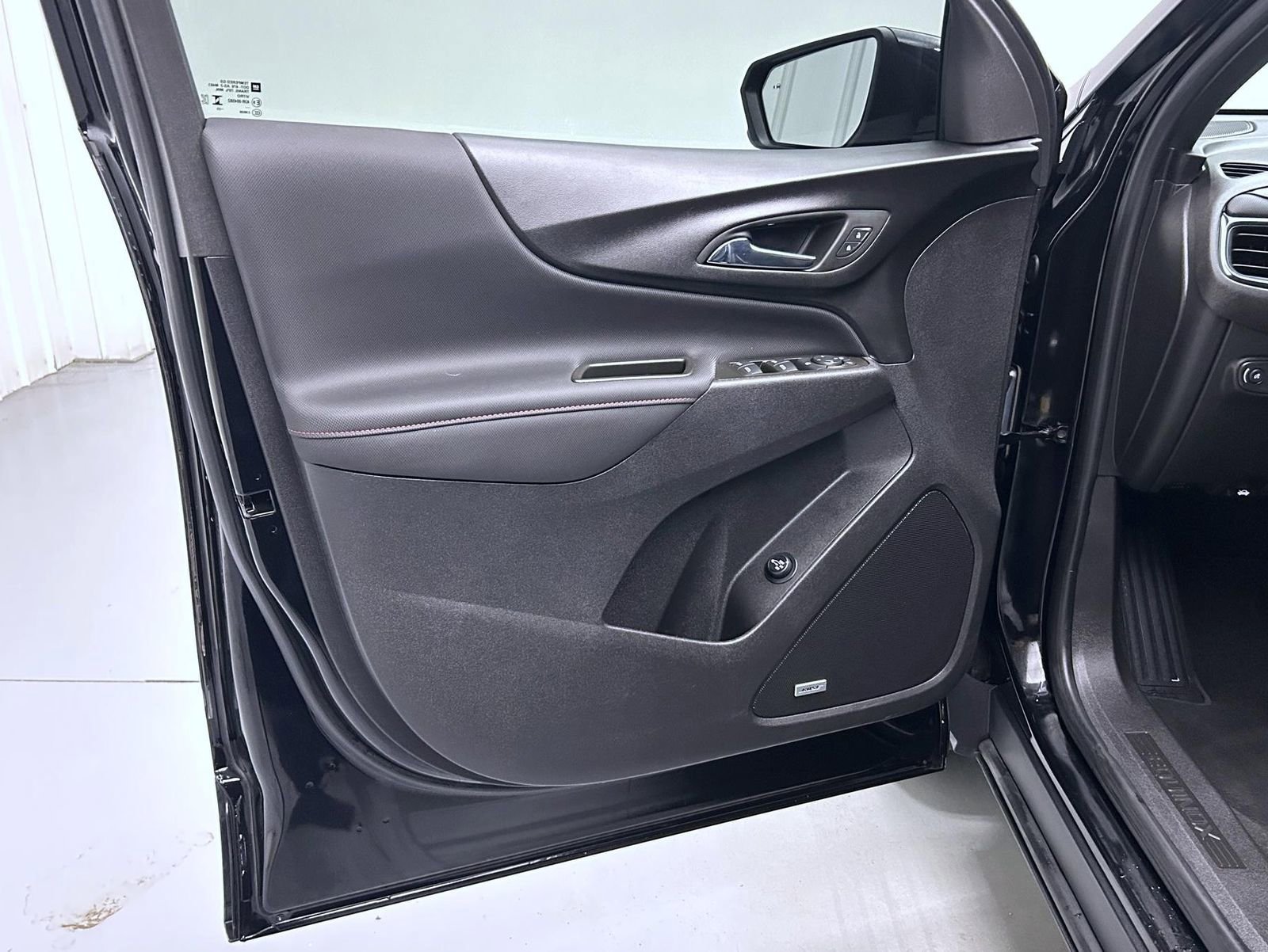 Used 2024 Chevrolet Equinox RS w/ RS Leather Package image 9