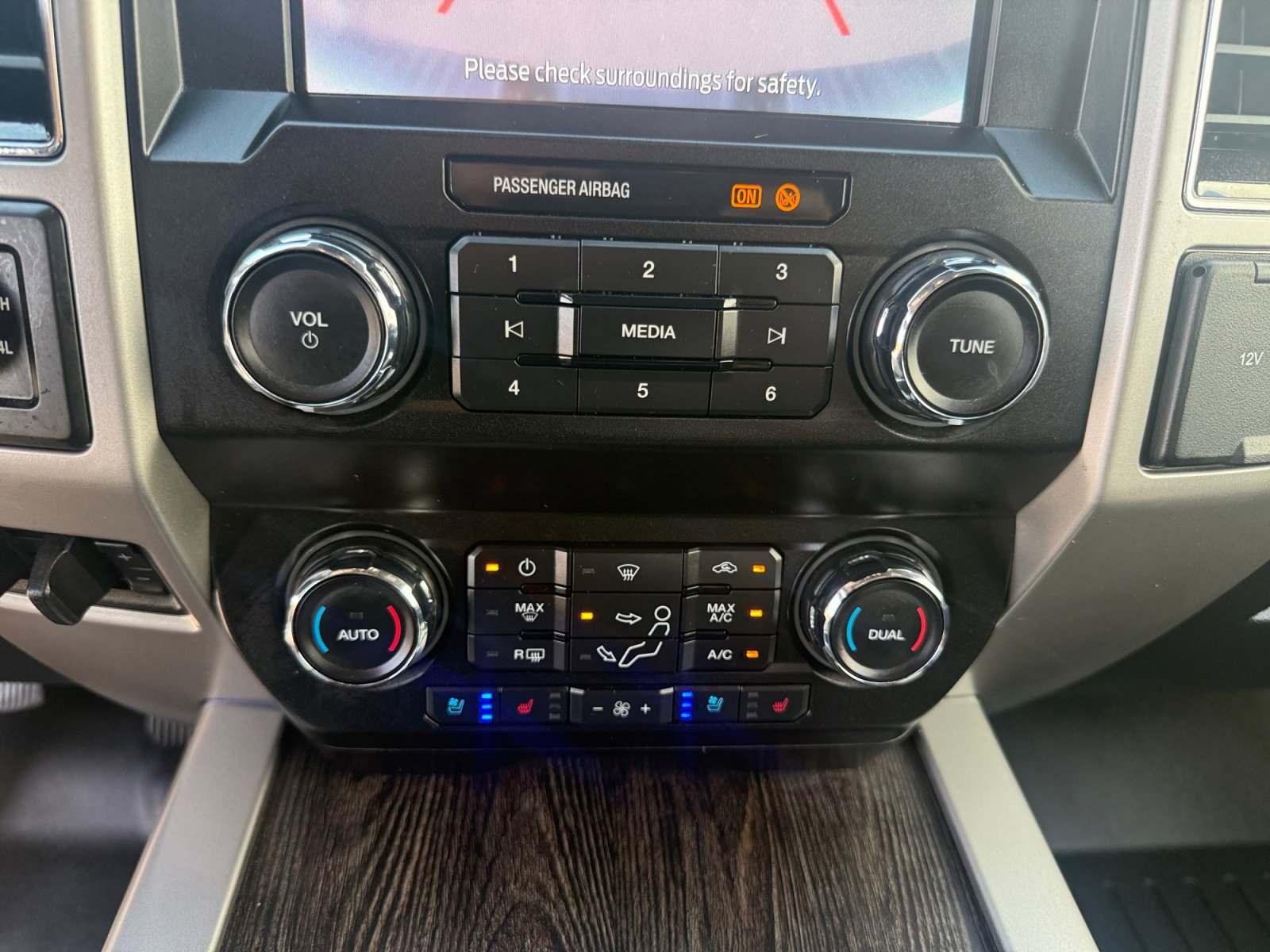 Used 2021 Ford F250 Lariat w/ Lariat Ultimate Package image 25