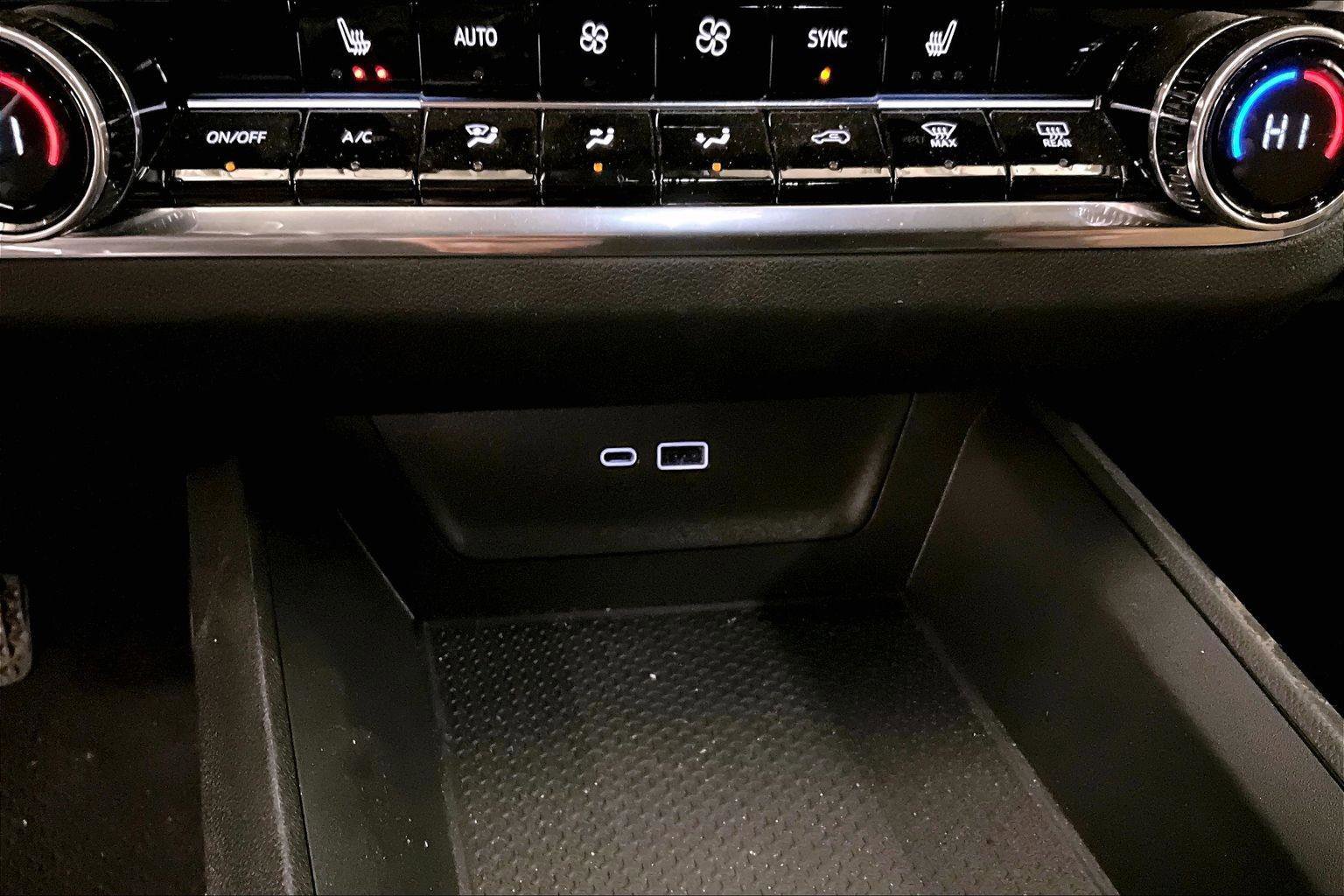 Used 2025 Chevrolet Equinox ACTIV w/ Safety and Technology Package image 31